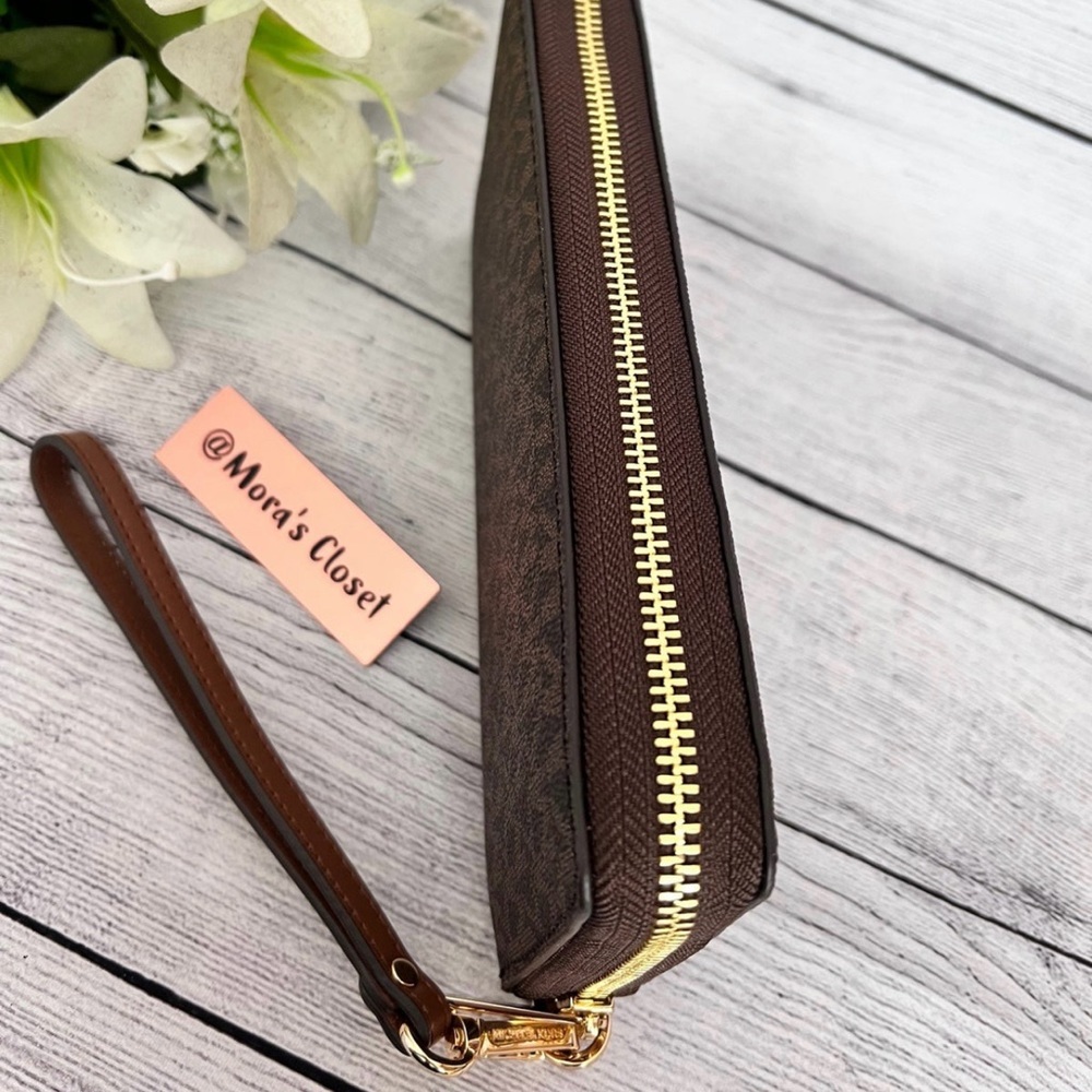Michael Kors Large Continental Wallet - Picture 3 of 5